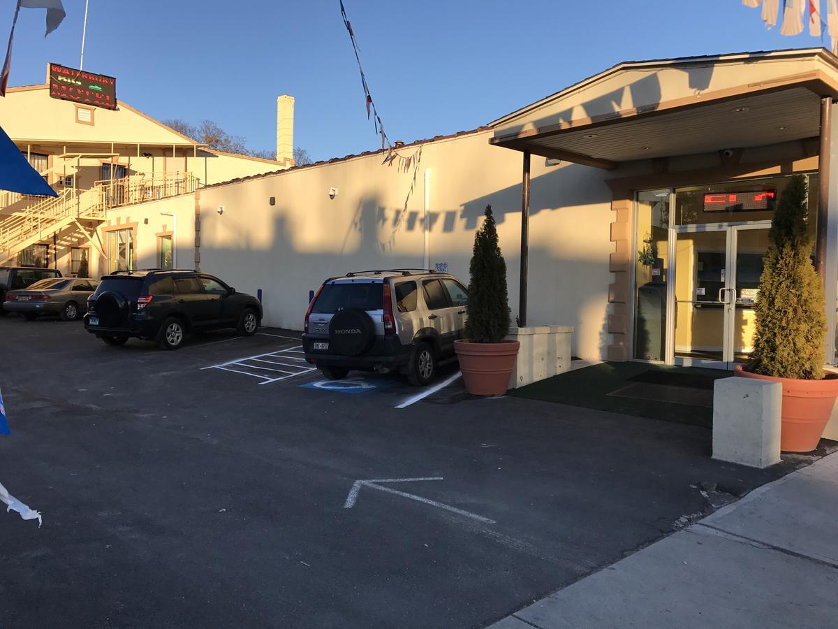 Waterbury Big Apple Motel Esterno foto